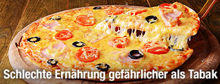 http://orf.at/static/images/site/news/20140521/ungesunde_lebensmittel_pizza_2q_innen_f.4557932.jpg