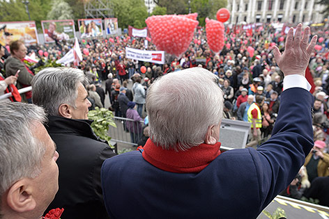 Bundeskanzler Werner Faymann und der Wiener Bürgermeister Michael Häupl im Rahmen des traditionellen 1. Mai Aufmarsch