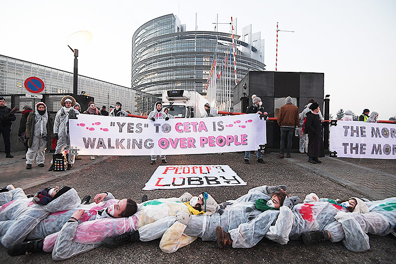 Aktivisten vor dem EU-Parlament in Brüssel