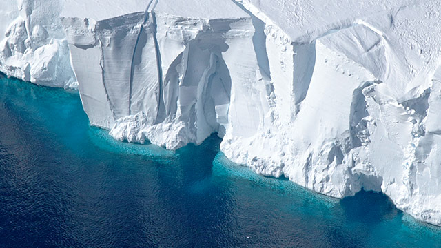 Riesiger Eisberg von Antarktis losgelöst
