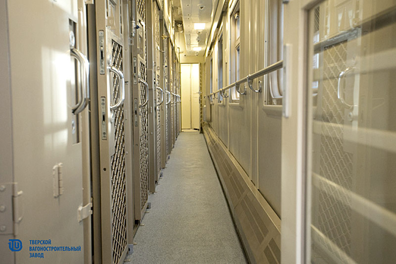 Zellen im Gefangenentransport