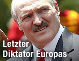 Weißrusslands Präsident Alexander Lukaschenko blickt gegen die Sonne