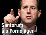 Ex-Senator Rick Santorum deutet mit dem Zeigefinger auf einen nicht sichtbaren Punkt hinter der Kamera