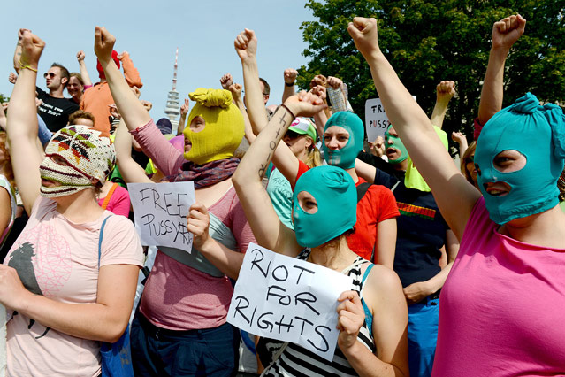 Maskierte Unterstützer in Hamburg