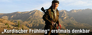 Türkischer Kurde im Bergland