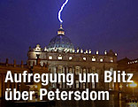 Blitz über Petersdom