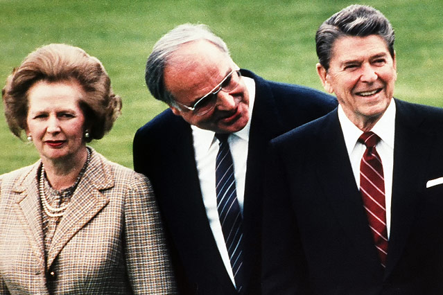Margaret Thatcher mit Helmut Kohl und Ronald Reagan