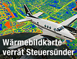 Flugzeug über einer Wärmebildkarte einer Stadt