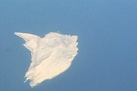 Luftansicht einer Insel im Meer