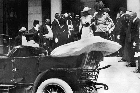 Thronfolgerpaar Erzherzog Franz Ferdinand und seine Gemahlin Sophie am 28.06.1914 in Sarajevo
