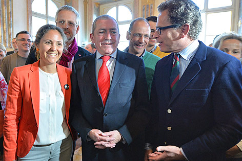 NEOS-Kandidatin Barbara Unterkofler, SPÖ-Bürgermeister Heinz Schaden und Christoph Ferch (Bürger für Salzburg)