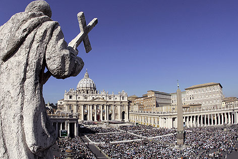Peters Platz und Peters Dom im Vatikan