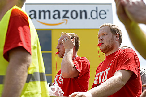 Amazon-Mitarbeiter in Deutschland protestieren gegen die Arbeitsbedingungen