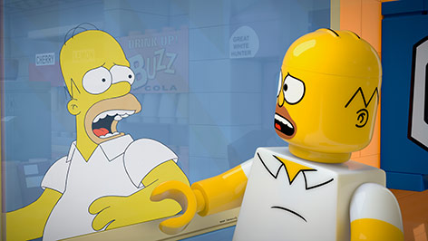 Homer Simpson sieht sich im Spiegel als Lego-Männchen