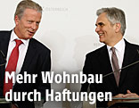 Bundeskanzler Werner Faymann und Vizekanzler Reinhold Mitterlehner während der Regierungsklausur-Pressekonferenz