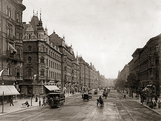 Der Oktogon von der Großen Ringstraße aus gesehen, 1896 