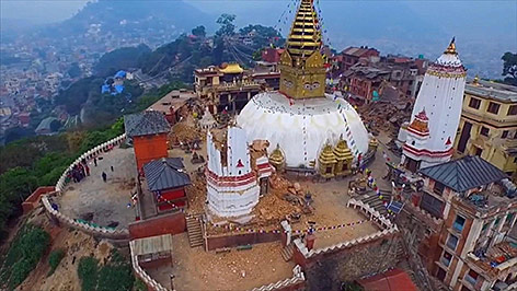 Luftaufnahme von einer Drohne von den Zerstörungen in Nepal