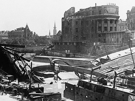Gesprengte Aspernbrücke, 1945