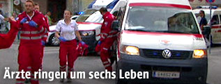 Rettungskräfte Am Tatort