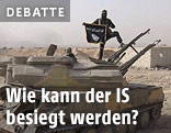 IS-Kämpfer auf einem Panzer