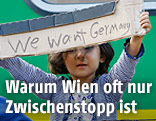 Mädchen mit "We want Germany" -Schild