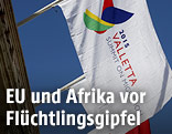 Flagge zum Flüchtlingsgipfel zwischen der EU und Afrika in Valletta