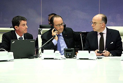 Frankreichs Premierminister Manuel Valls, Präsident Francois Hollande Innenminister Bernard Cazeneuve