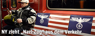 Amazons Werbung mit Nazi-Symbolen in New Yorker U-Bahn