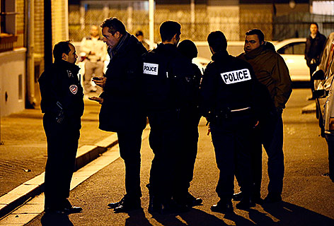 Polizisten in Montrouge nahe bei Paris