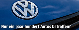 VW-Emblem auf Kühlerhaube
