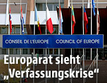 Flaggen vor dem Gebäude des Europarates in Straßburg