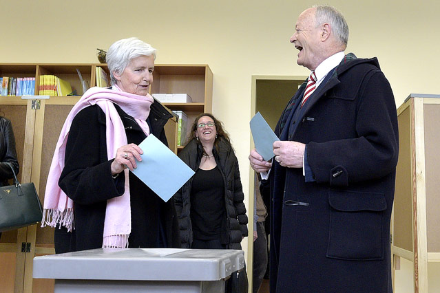 ÖVP-Präsidentschaftskandidat Andreas Khol gibt seine Stimme ab