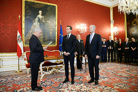 Bundeskanzler Christian Kern, Vizekanzler Reinhold Mitterlehner und Bundespräsident Heinz Fischer während der Angelobung
