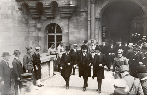 Karl Renner bei den Friedensverhandlungen von Saint-Germain, 1919