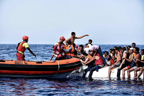Flüchtlingsboot in der Ägäis