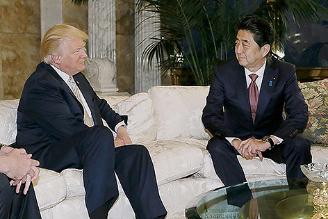 Japans Premierminister Shinzo Abe mit Donald Trump