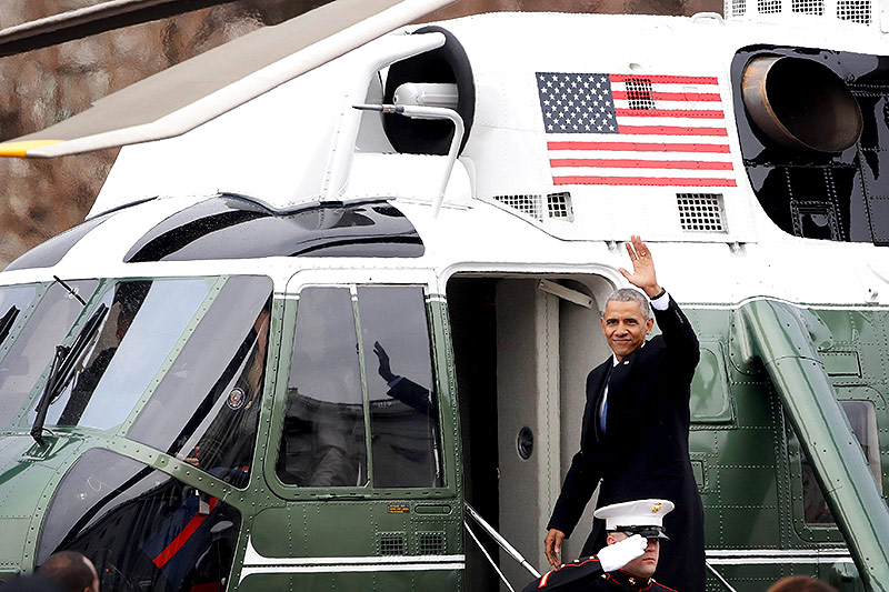 Barack Obama betritt einen Hubschrauber