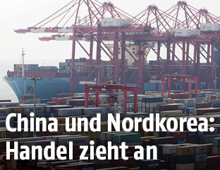 Container Verladestation in Frachthafen
