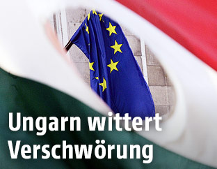 Ungarische und EU-Fahne