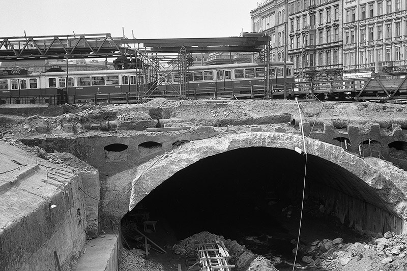 U-Bahn-Baustelle am Karlsplatz im Jahr 1970