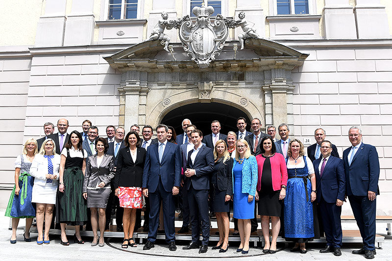 Bayerns Ministerpräsident Söder und Bundeskanzler Kurz sowie weitere Mitglieder der Bundesregierung und der Bayrischen Landesregierung