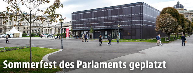 Ausweichquartier des Parlaments am Wiener Heldenplatz