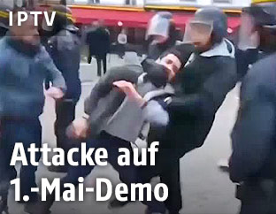 Ein Videograb zeigt Alexandre Benalla bei einer Attacke auf einen Demonstranten