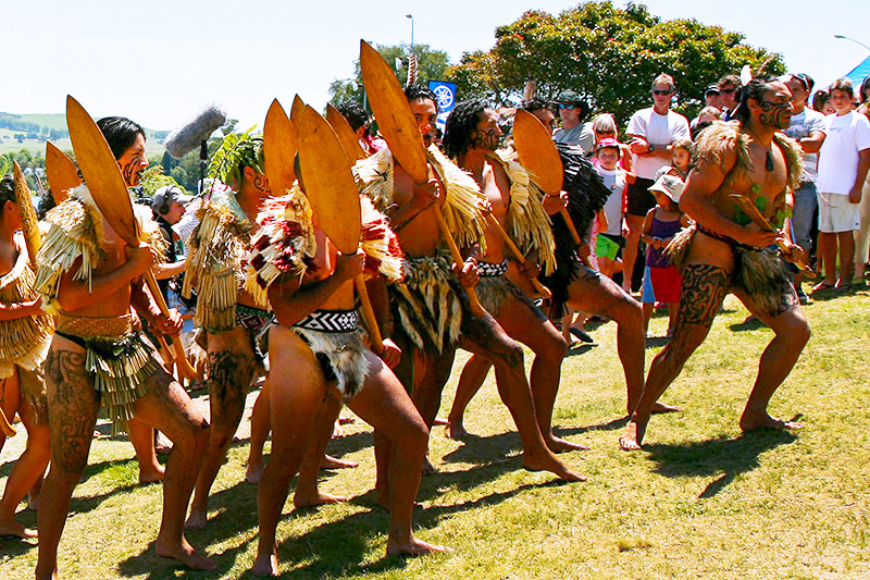 Maori bei einer Tanzaufführung