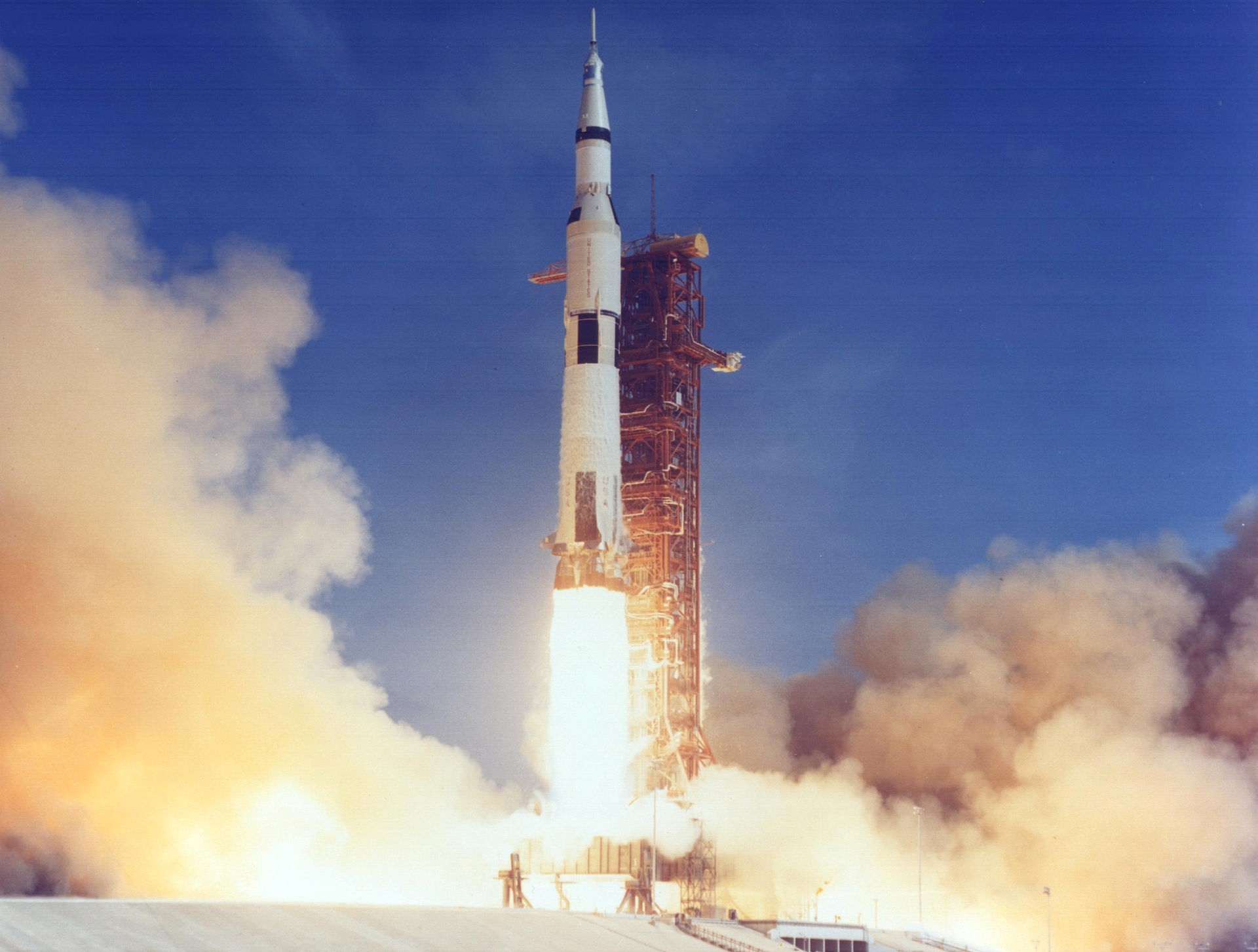 "Saturn V"-Rakete beim Start